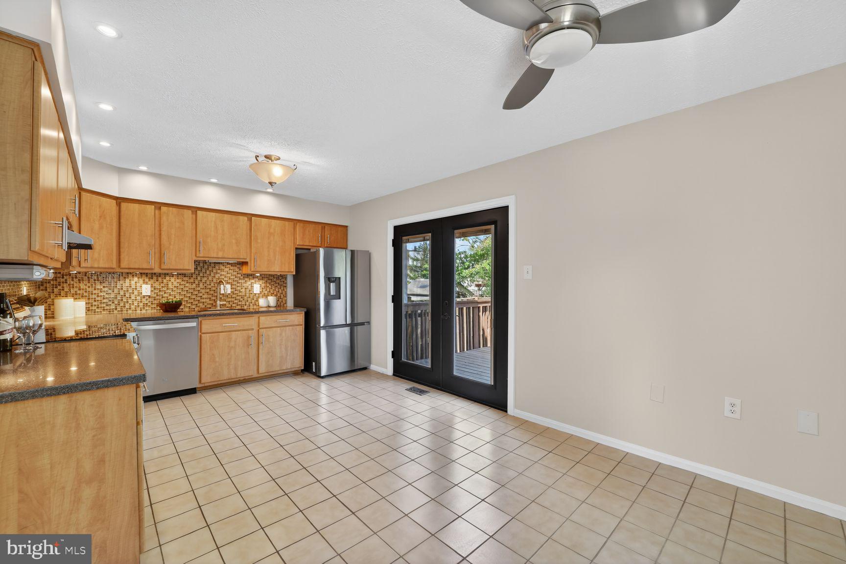 7265 Kousa Lane Springfield, VA 22152 - Photo 16 of 50 Eat in Kitchen