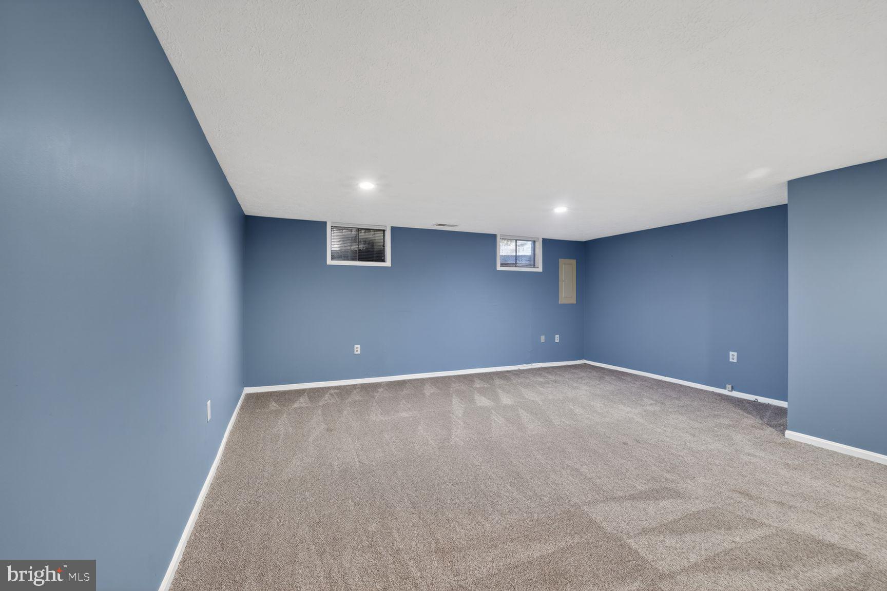 7265 Kousa Lane Springfield, VA 22152 - Photo 28 of 50 a view of an empty room with a window