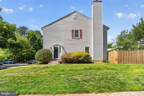 a view of a house with backyard and garden