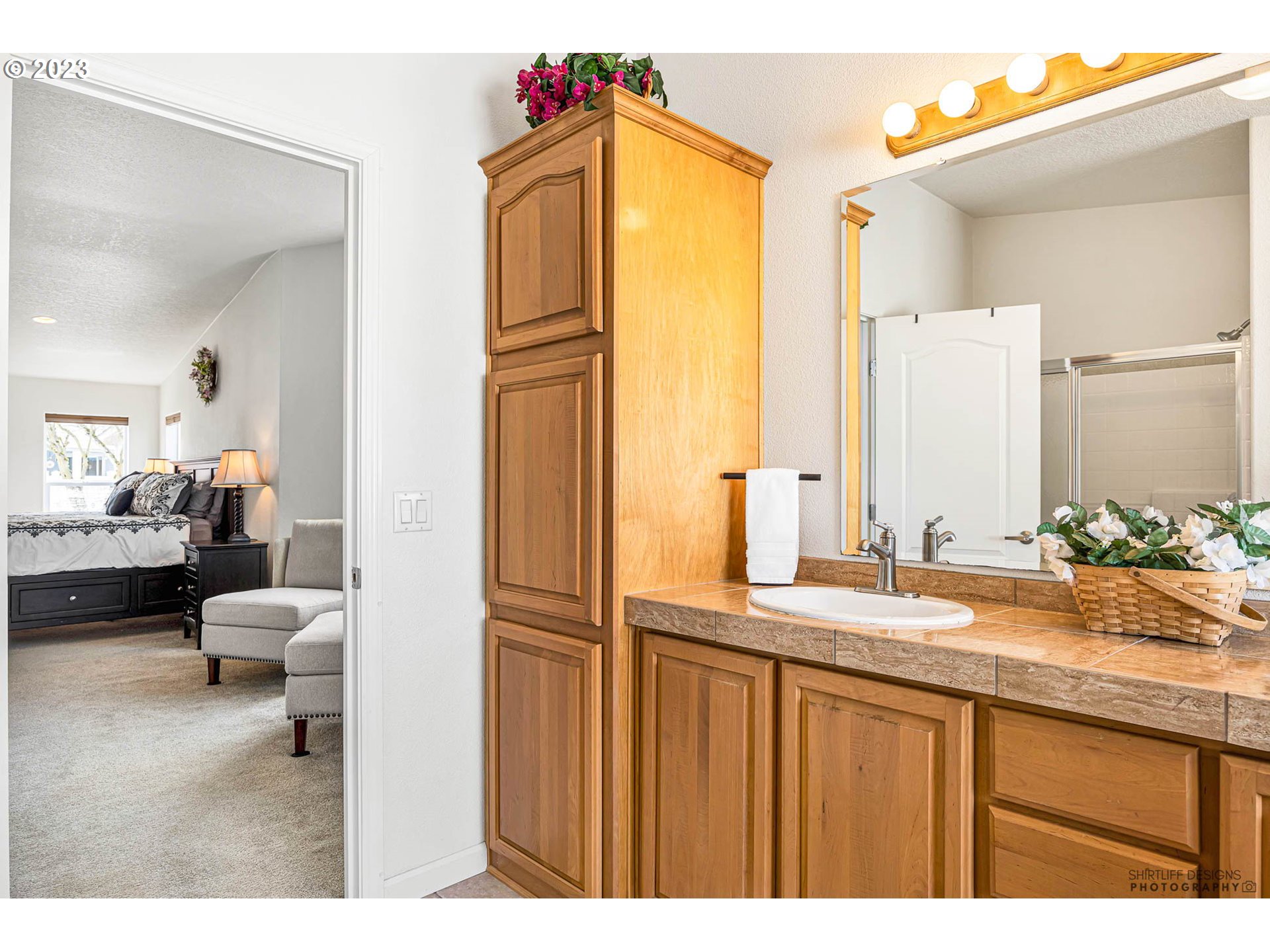 2458 Blue Boy Lane Eugene, OR 97404 - Photo 18 of 28 a bathroom with a sink and a mirror