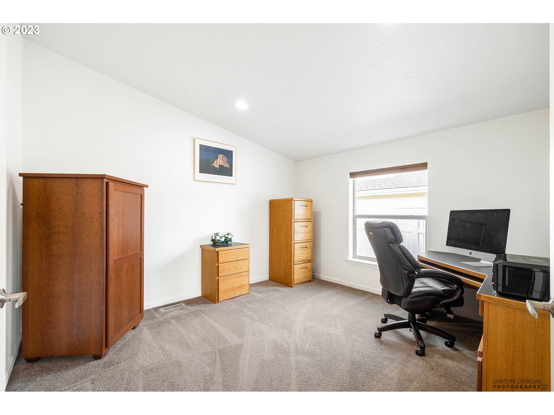2458 Blue Boy Lane Eugene, OR 97404 - Photo 20 of 28 a workspace with furniture and a window