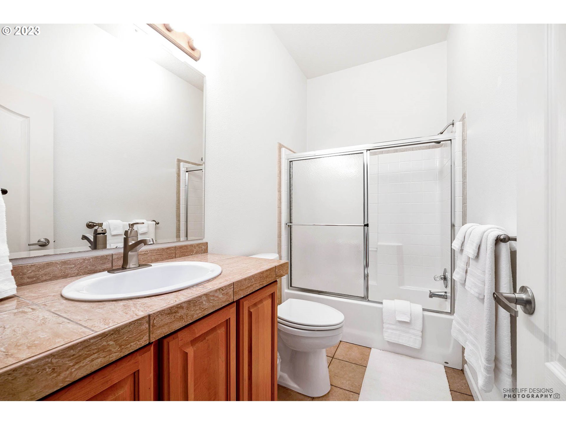 2458 Blue Boy Lane Eugene, OR 97404 - Photo 23 of 28 a bathroom with a sink a toilet and shower