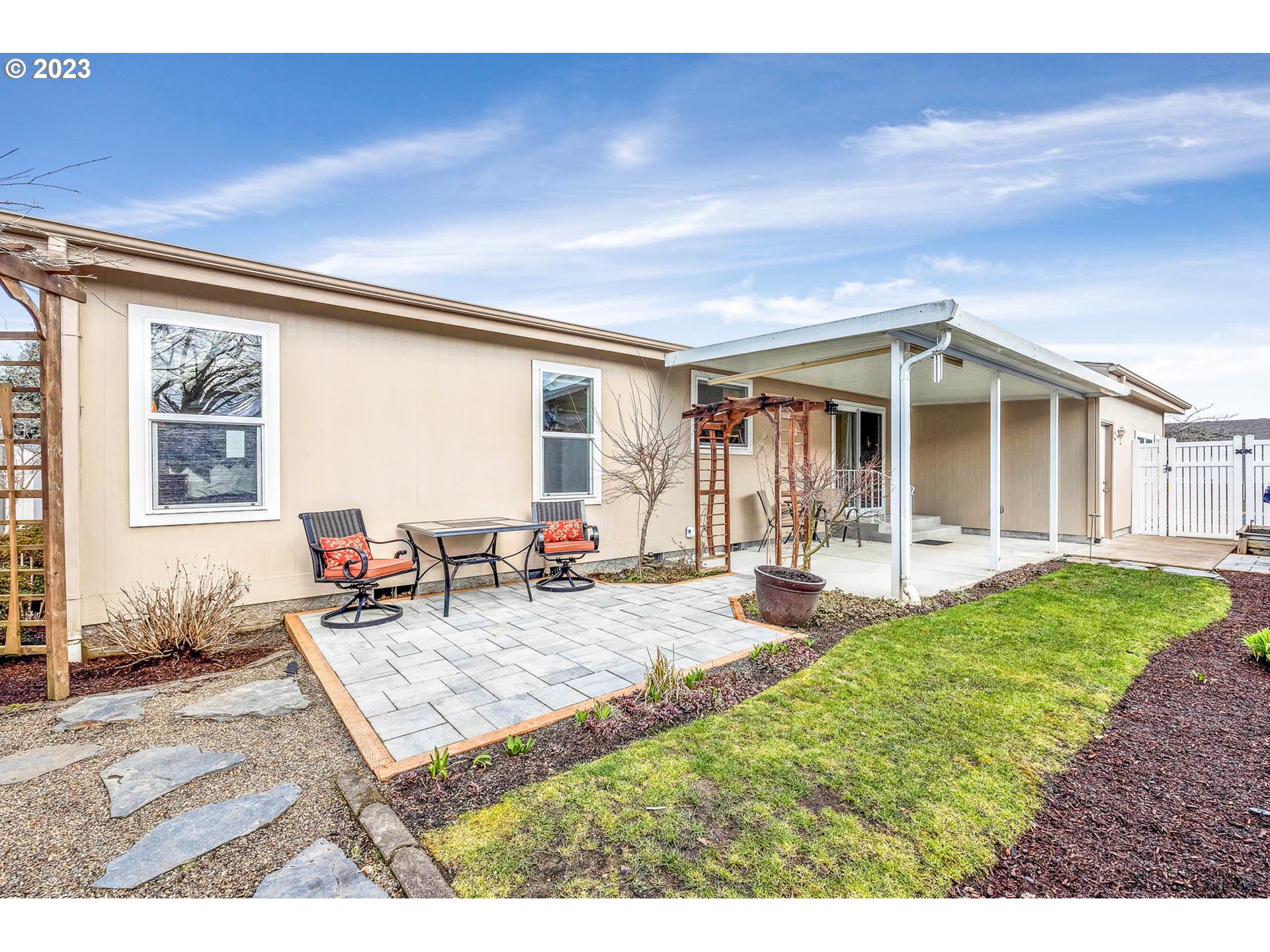 2458 Blue Boy Lane Eugene, OR 97404 - Photo 27 of 28 a living room with furniture and a table