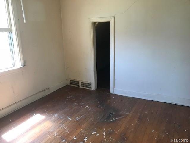 16 West Anchor Street River Rouge, MI 48218 - Photo 8 of 15 1st bed 2nd floor.jpg