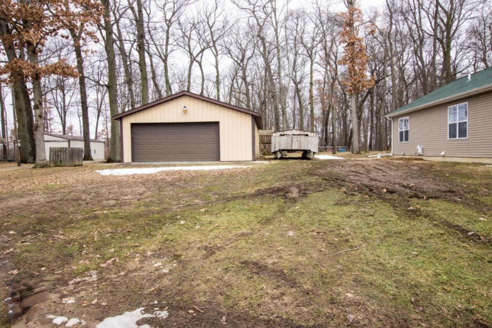 16301 Parker Street Decatur, MI 49045 - Photo 2 of 24 IMG_5194