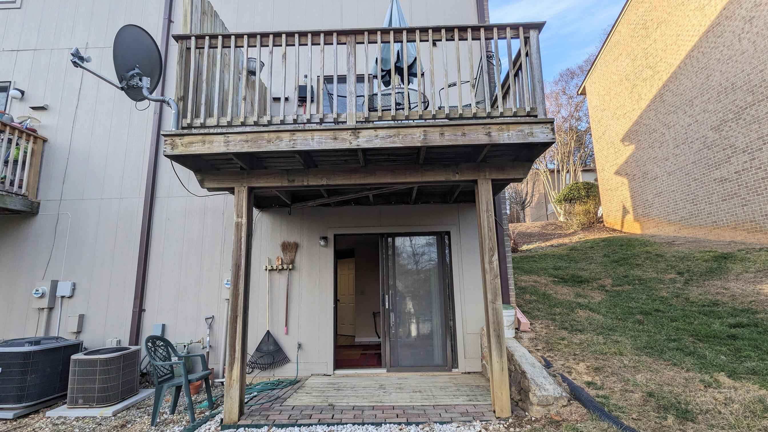 3420 Morning Dove Road Roanoke, VA 24018 - Photo 14 of 33 a view of a balcony with wooden floor and fence