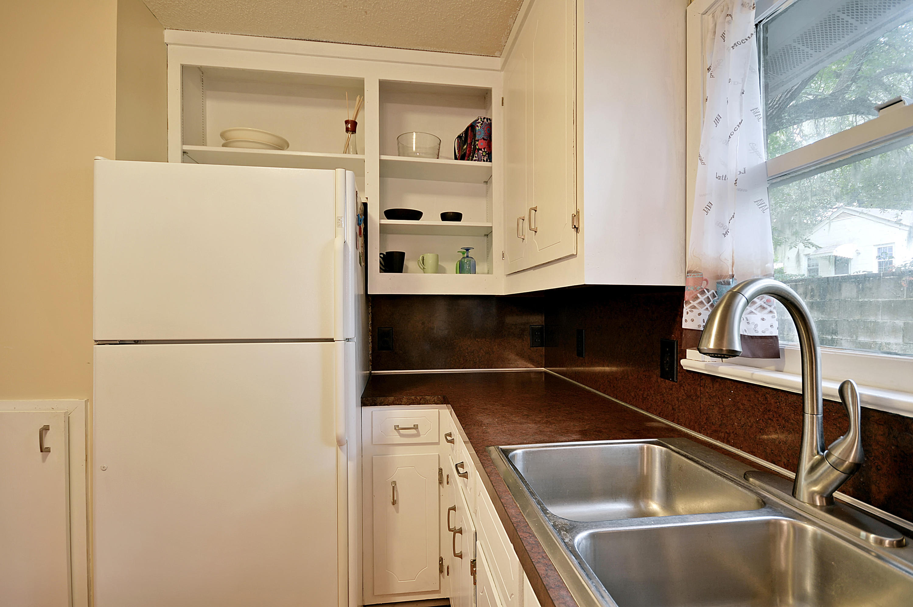 116 Folly Rd Boulevard Charleston, SC 29407 - Photo 12 of 34 Kitchen
