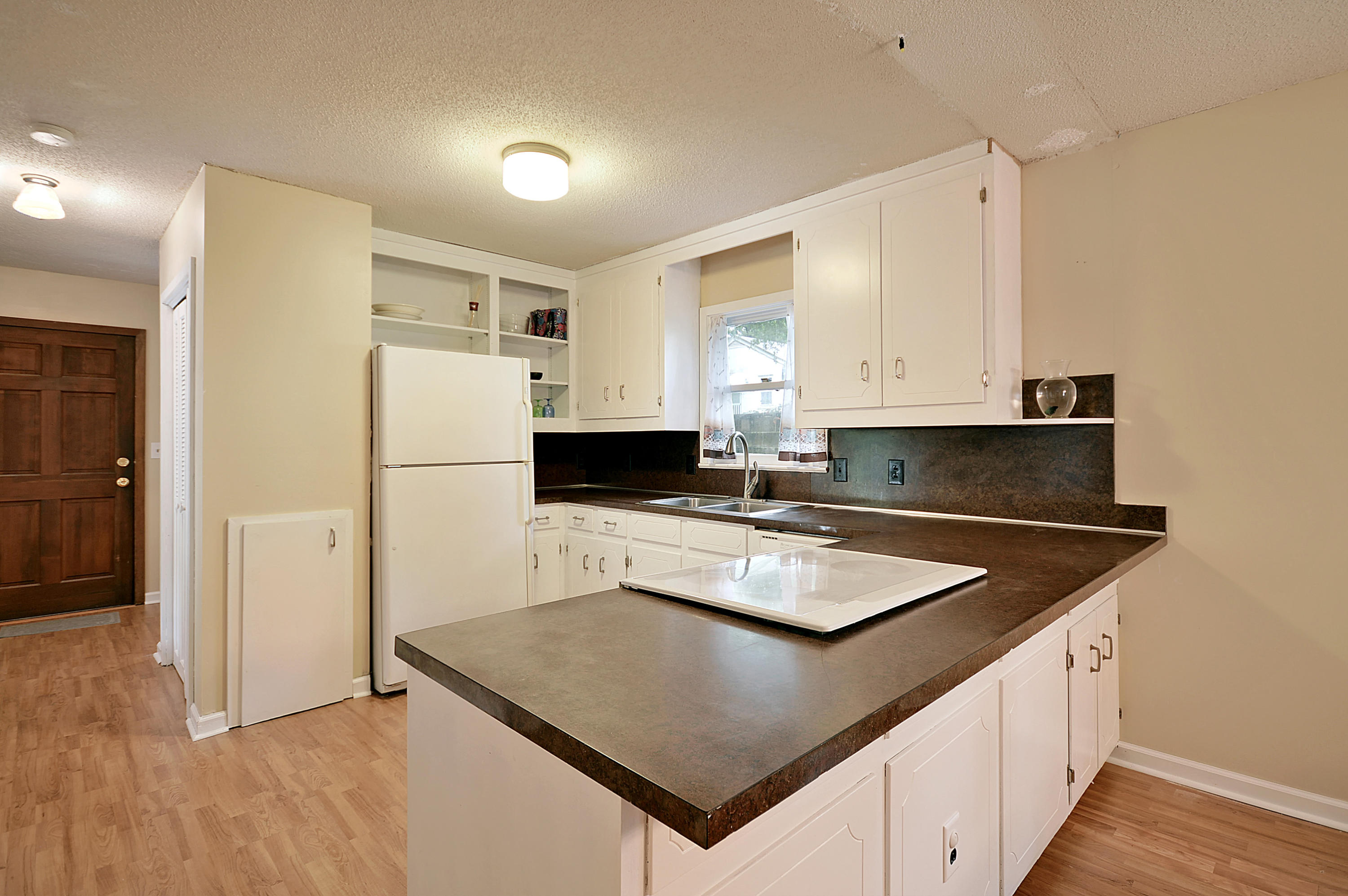 116 Folly Rd Boulevard Charleston, SC 29407 - Photo 13 of 34 Kitchen