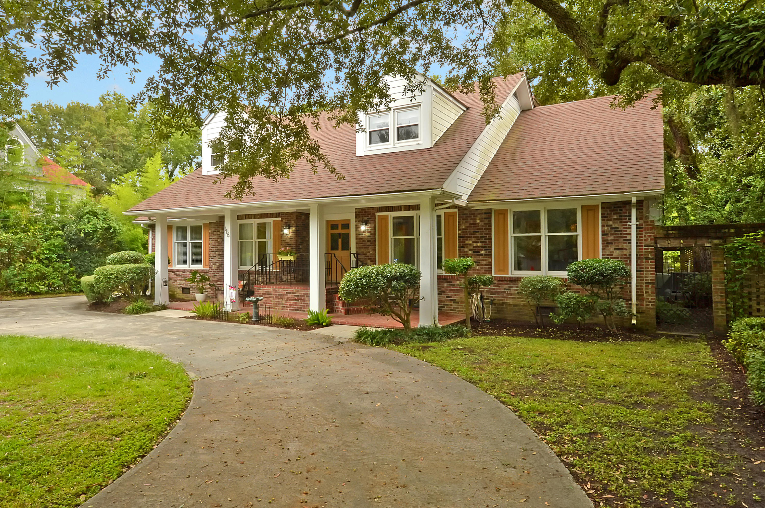 116 Folly Rd Boulevard Charleston, SC 29407 - Photo 3 of 34 Front