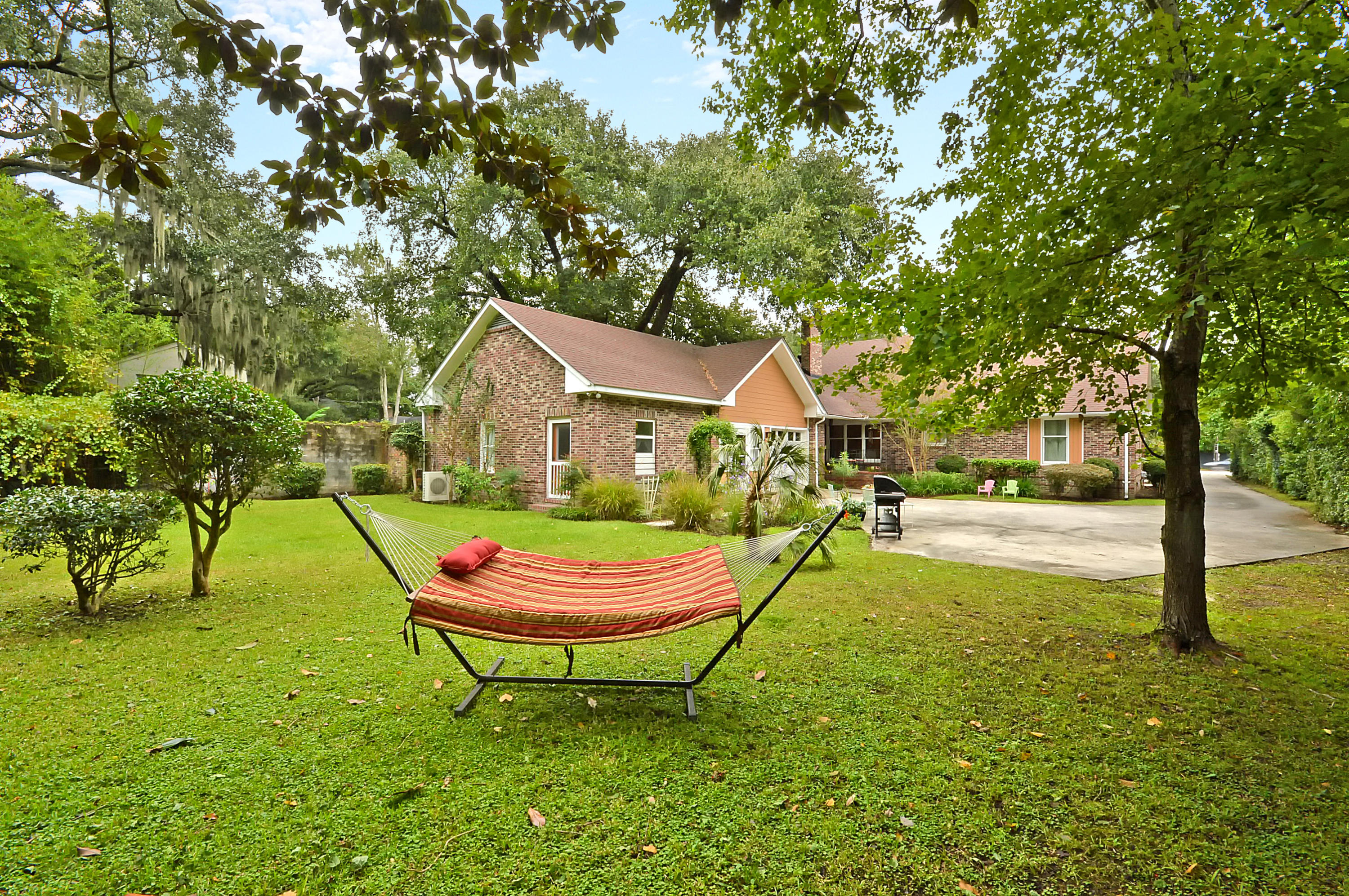 116 Folly Rd Boulevard Charleston, SC 29407 - Photo 4 of 34 Yard