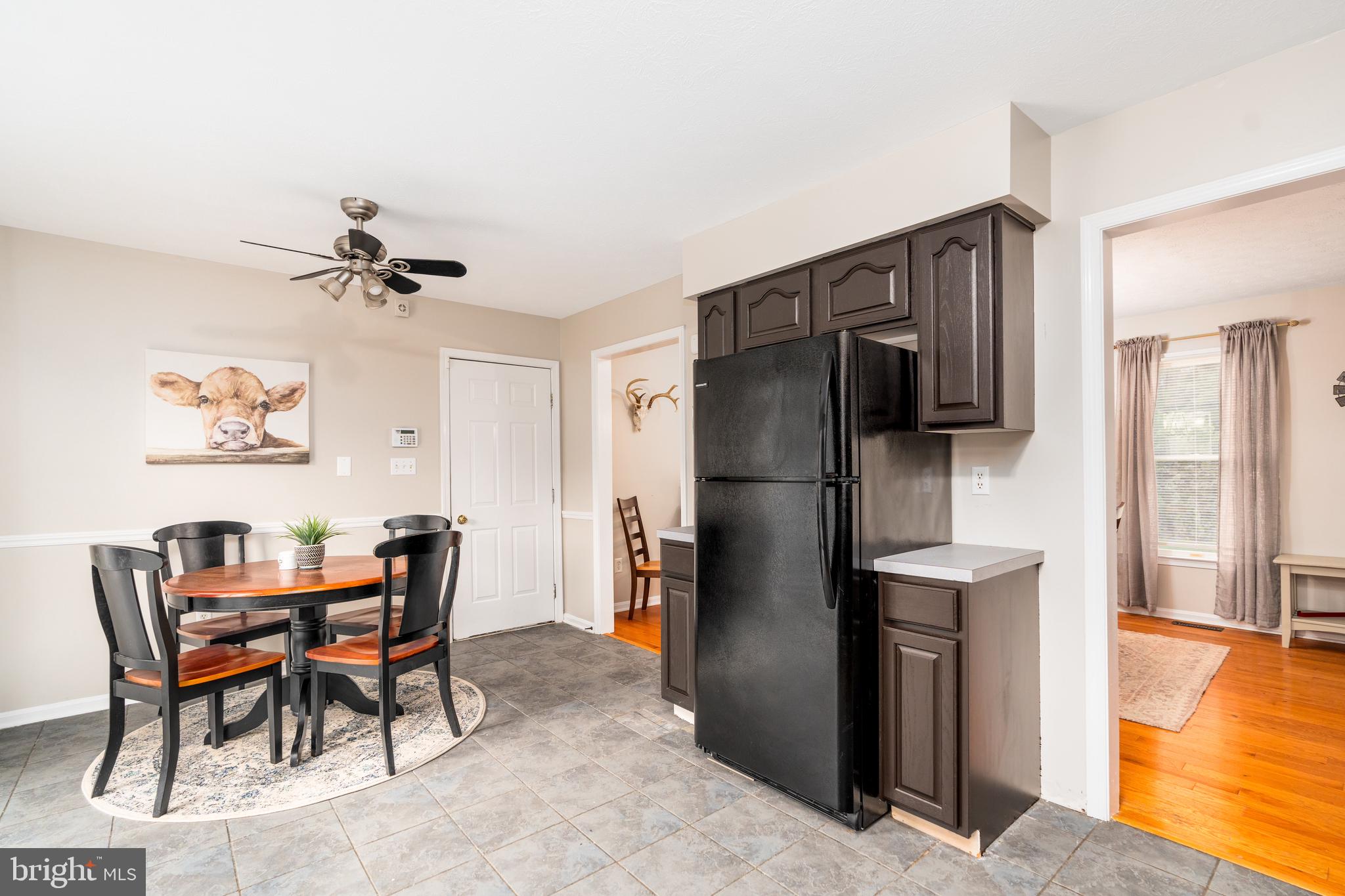 Eat in kitchen area