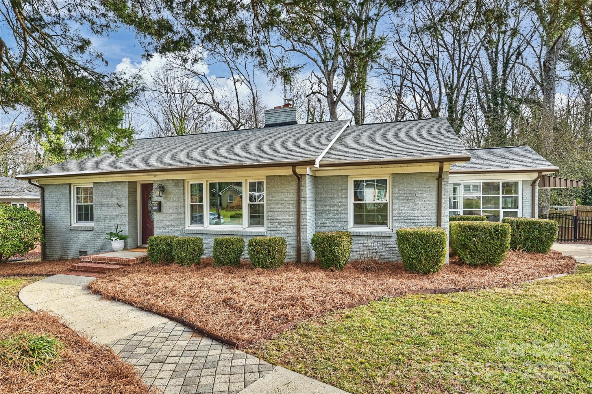 4237 Darwin Circle Charlotte, NC 28209 - Photo 3 of 48