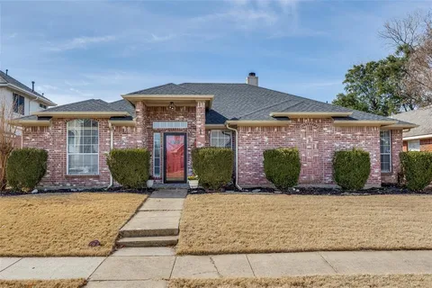 $305,000 | 2709 Crystal Falls Drive, Mesquite, TX 75181