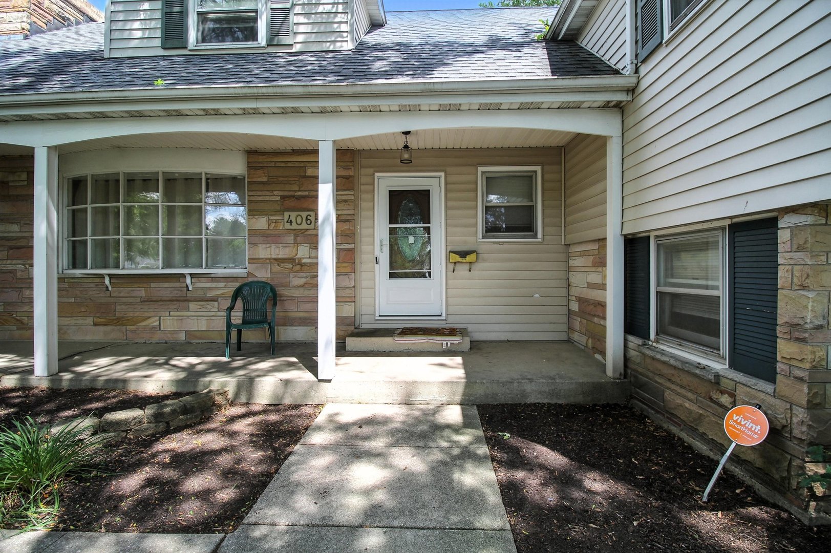 406 Madison Street Joliet, IL 60435 - Photo 2 of 40 a front view of a house with a yard