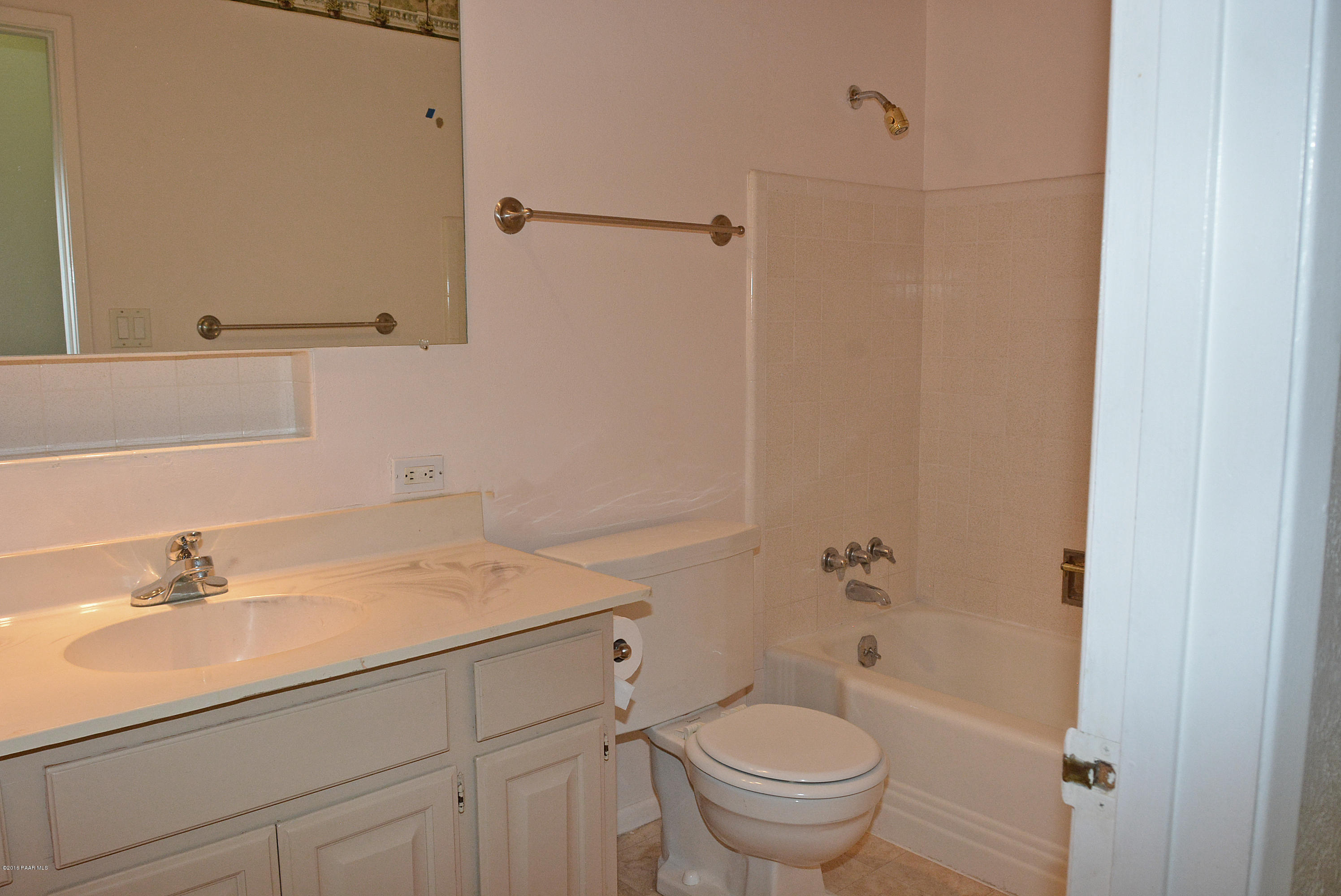 1815 Meadowbrook Road Prescott, AZ 86303 - Photo 6 of 22 Hall Bathroom
