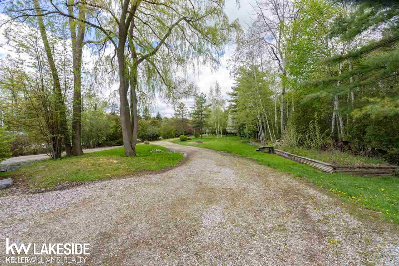 4735 Lakeshore Road Lexington, MI 48450 - Photo 33 of 75 50074704-32.JPG