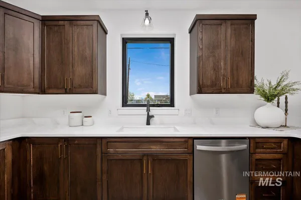 $429,000 | 107 3rd Street West, Declo, ID 83323