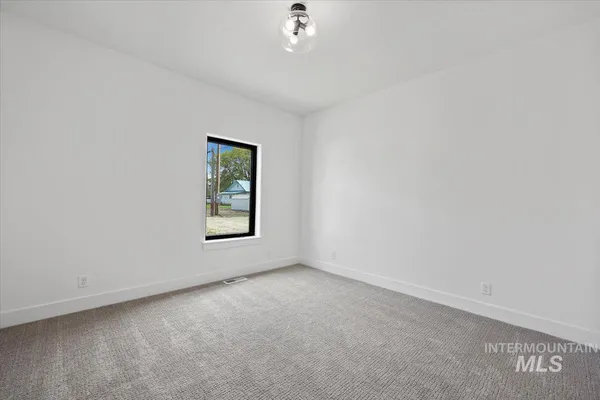 $429,000 | 107 3rd Street West, Declo, ID 83323