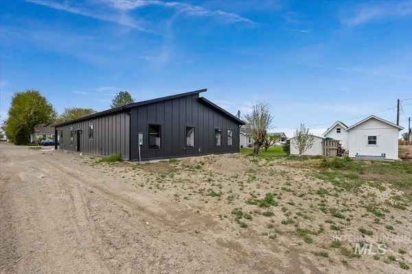 $429,000 | 107 3rd Street West, Declo, ID 83323