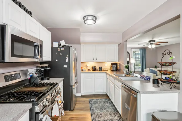 $240,000 | 1010 Symphony Drive, Aurora, IL 60504