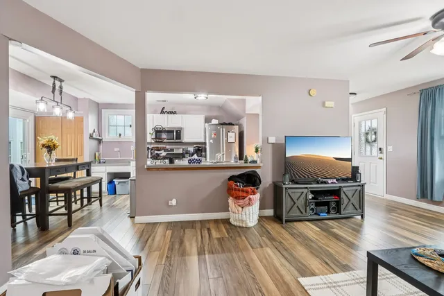 $240,000 | 1010 Symphony Drive, Aurora, IL 60504