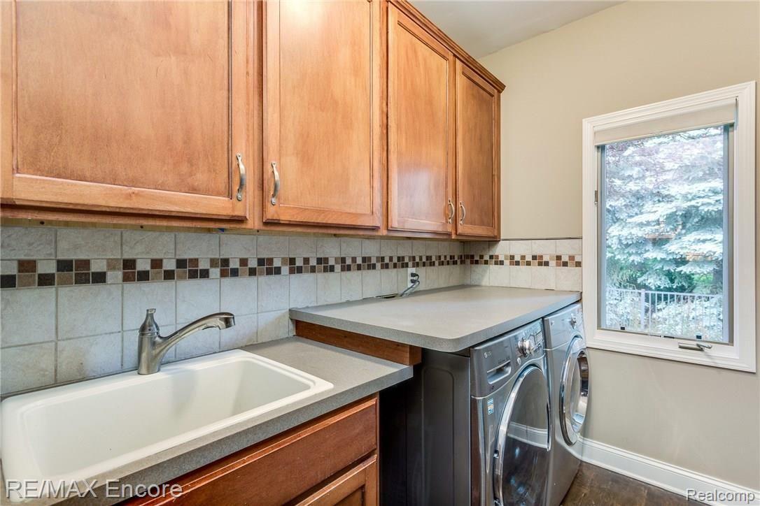 6832 Oakhurst Ridge Road Clarkston, MI 48348 - Photo 19 of 38 Main level laundry room