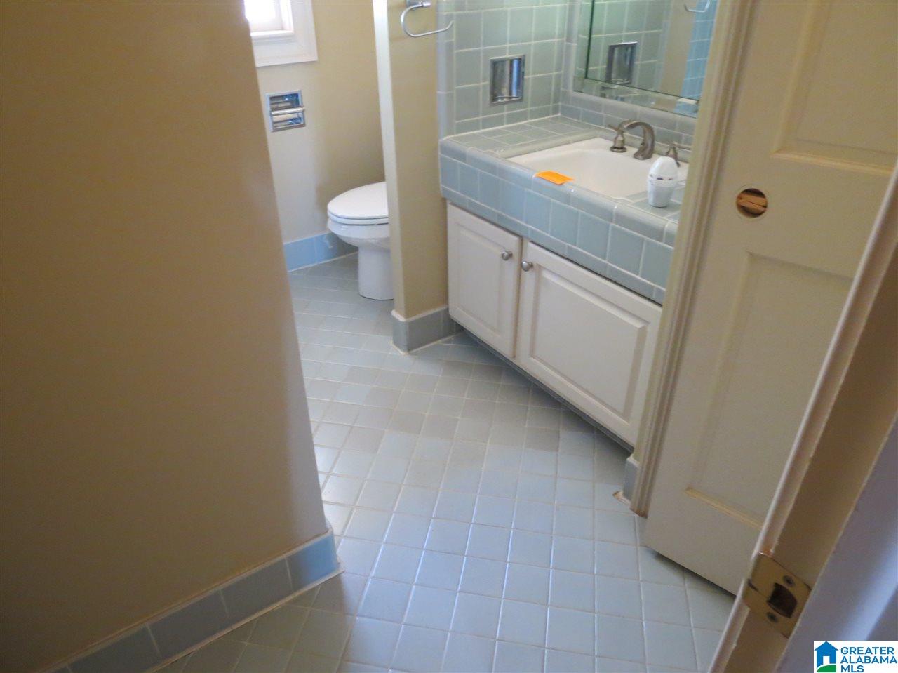 3137 Woodridge Road North Birmingham, AL 35223 - Photo 29 of 38