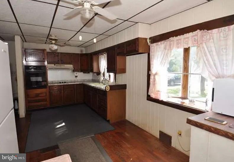 2091 Old York Road Burlington, NJ 08016 - Photo 5 of 20 Cozy kitchen with natural light.