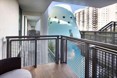 $5,490 | 6000 Collins Avenue, Unit 346, Miami Beach, FL 33140