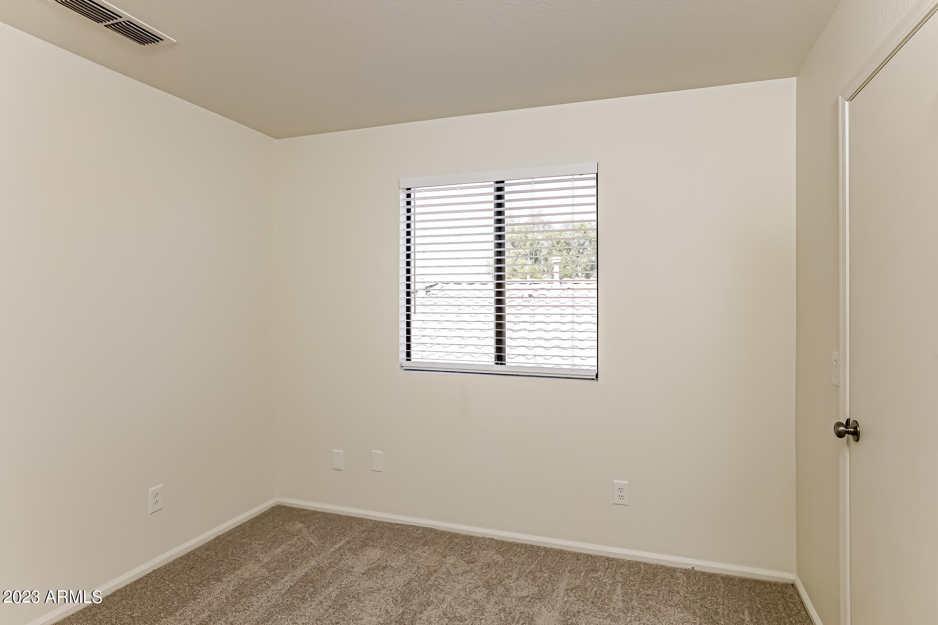 20247 North 34th Street Phoenix, AZ 85050 - Photo 9 of 17 an empty room with a window