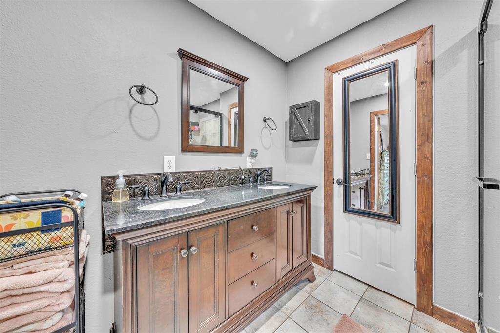 218 Private Road 3638 Springtown, TX 76082 - Photo 19 of 33