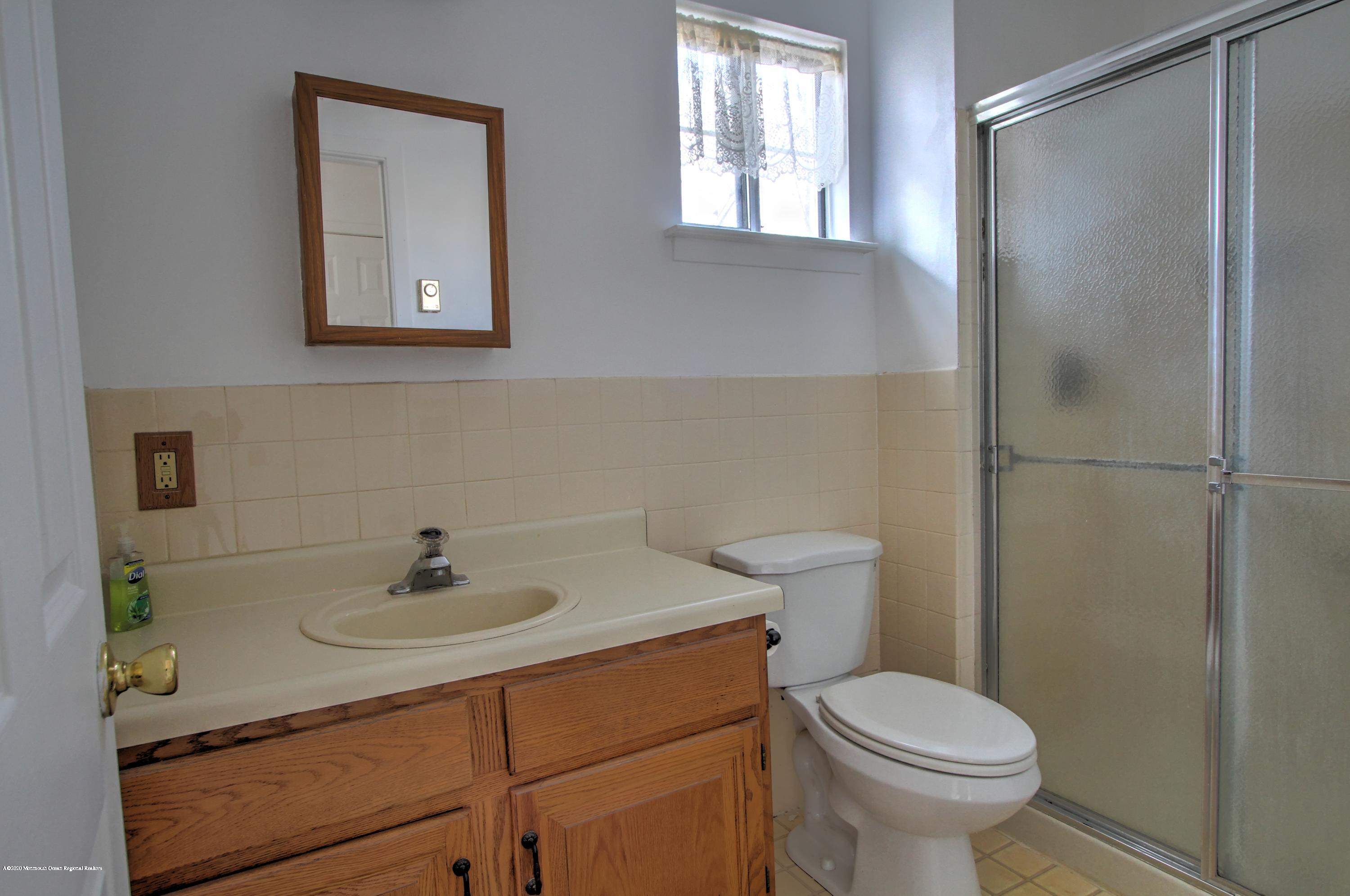 24 Berkshire Road Whiting, NJ 08759 - Photo 11 of 23 Masater Bath