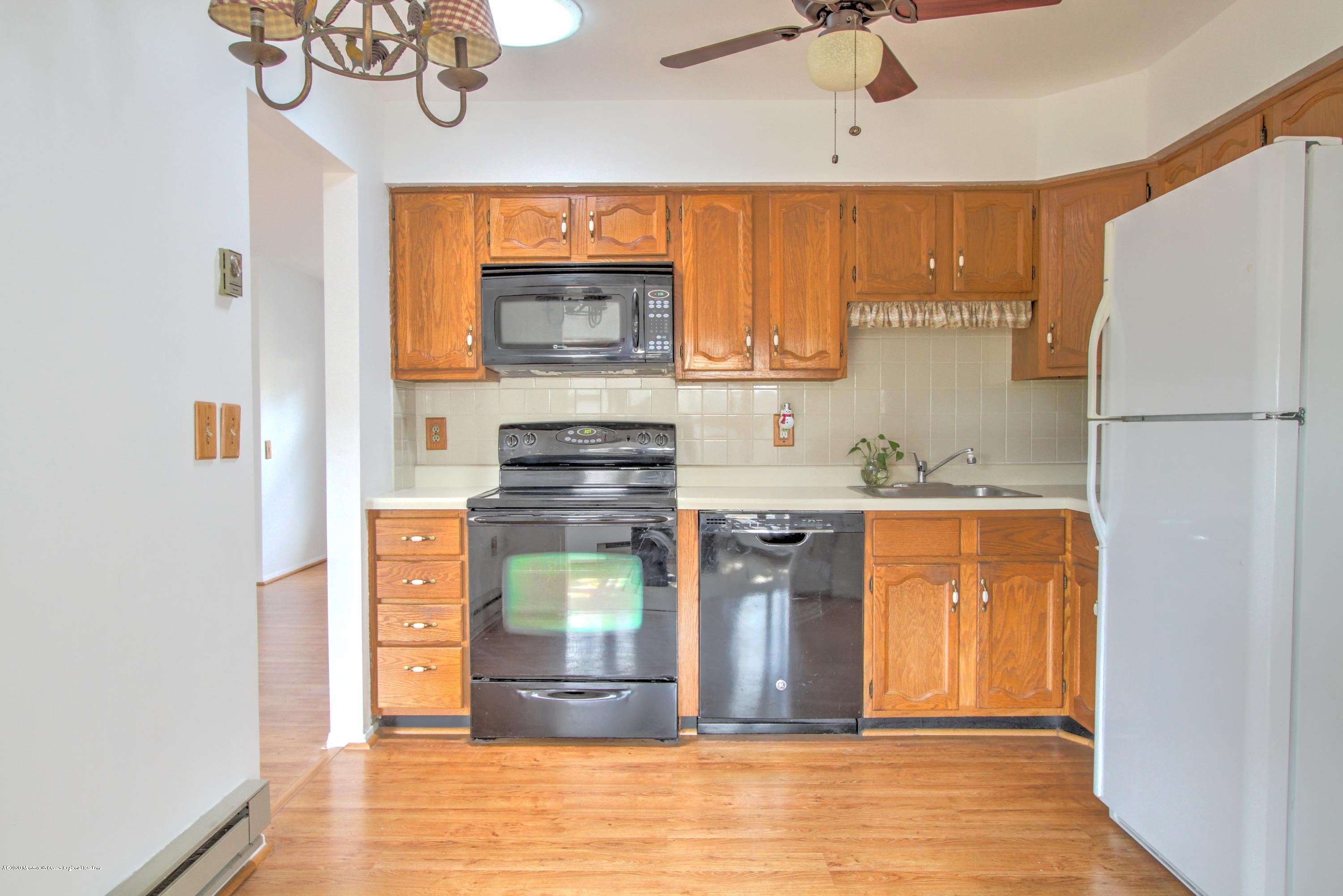 24 Berkshire Road Whiting, NJ 08759 - Photo 5 of 23 Kitchen