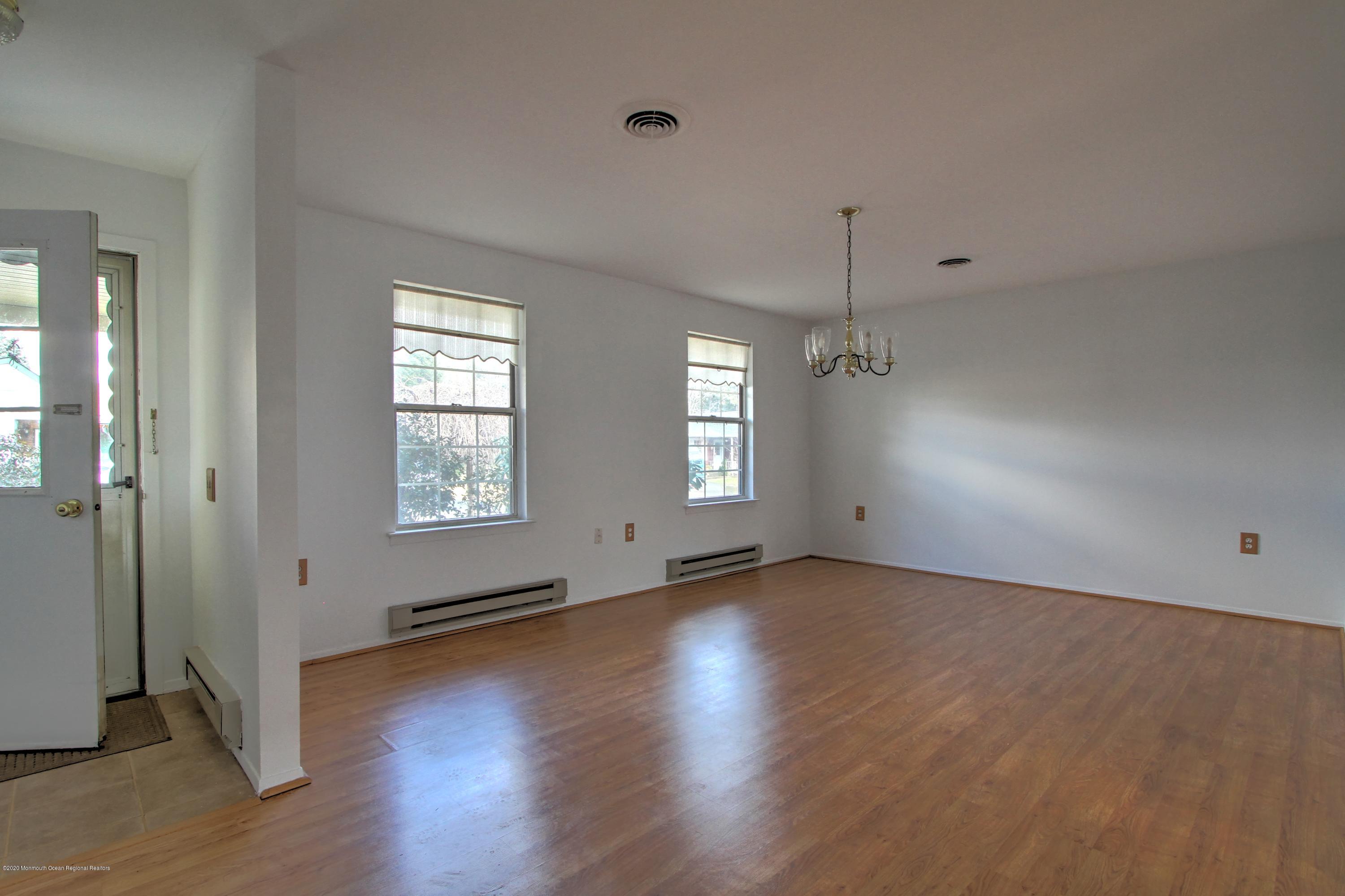 24 Berkshire Road Whiting, NJ 08759 - Photo 7 of 23 Living Room
