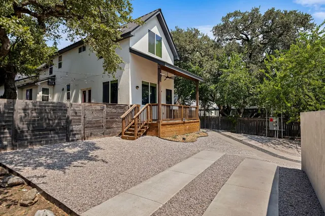a view of a house with backyard and sitting area