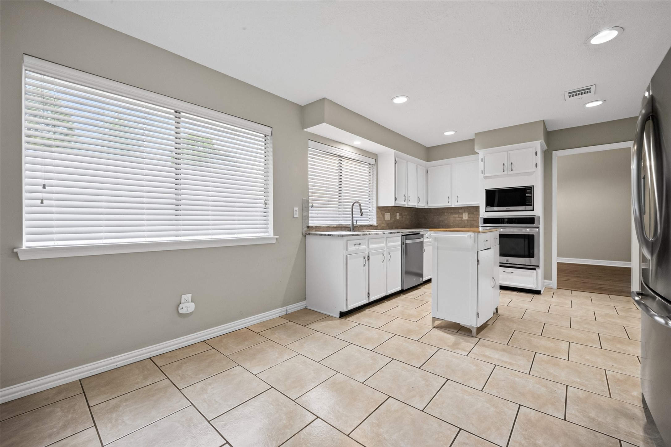 6122 Sanford Road Houston, TX 77096 - Photo 14 of 49