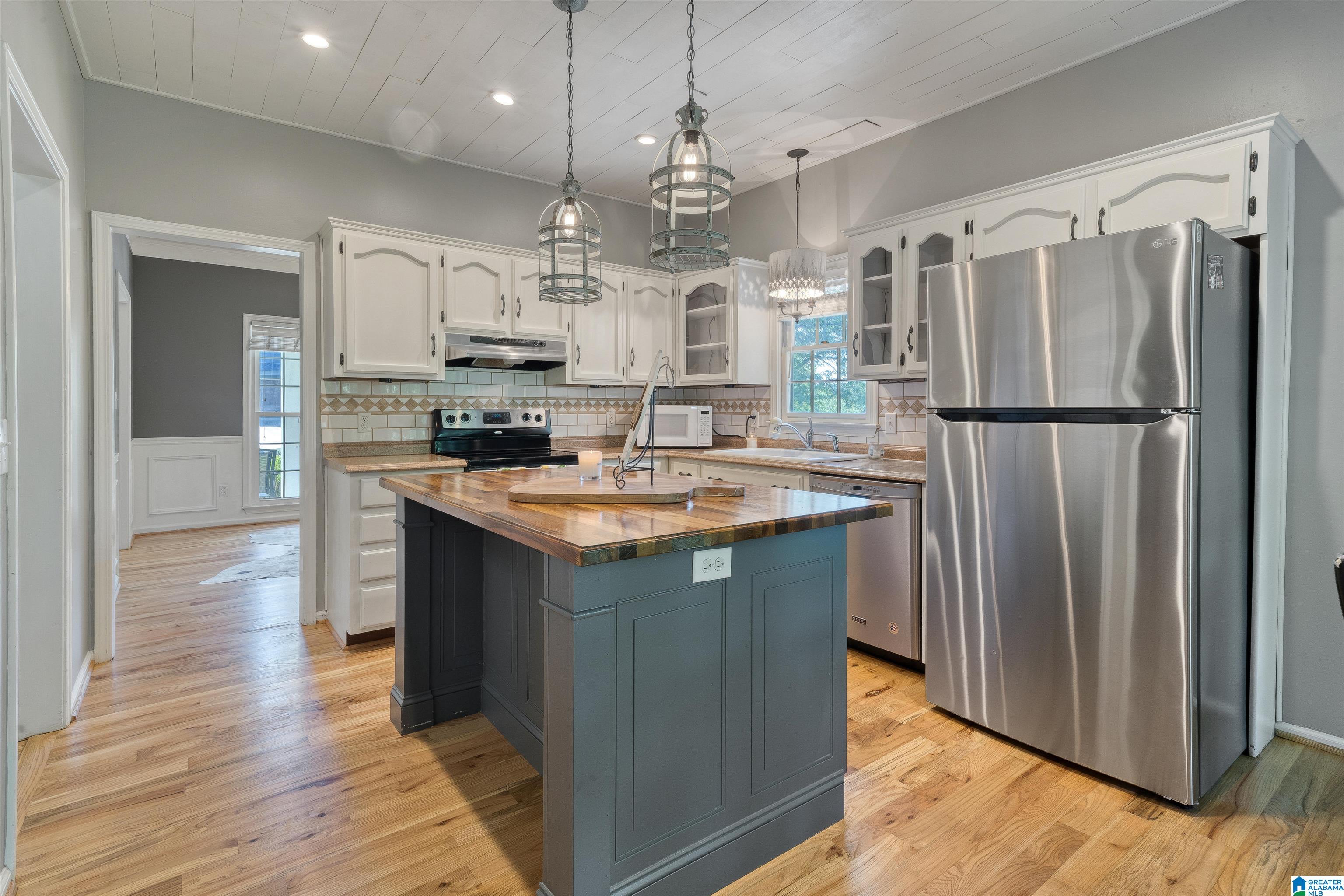 897 Mountain Ridge Drive Birmingham, AL 35209 - Photo 3 of 42