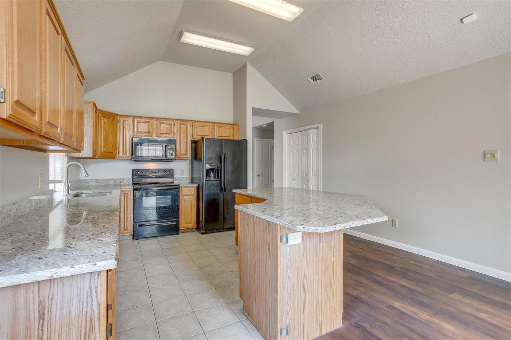 701 Cross Ridge Circle Fort Worth, TX 76120 - Photo 13 of 24