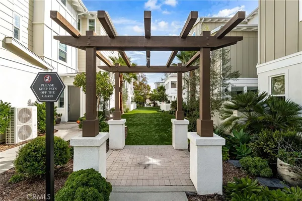 $2,595,000 | 2127 Cresta Drive, Newport Beach, CA 92660