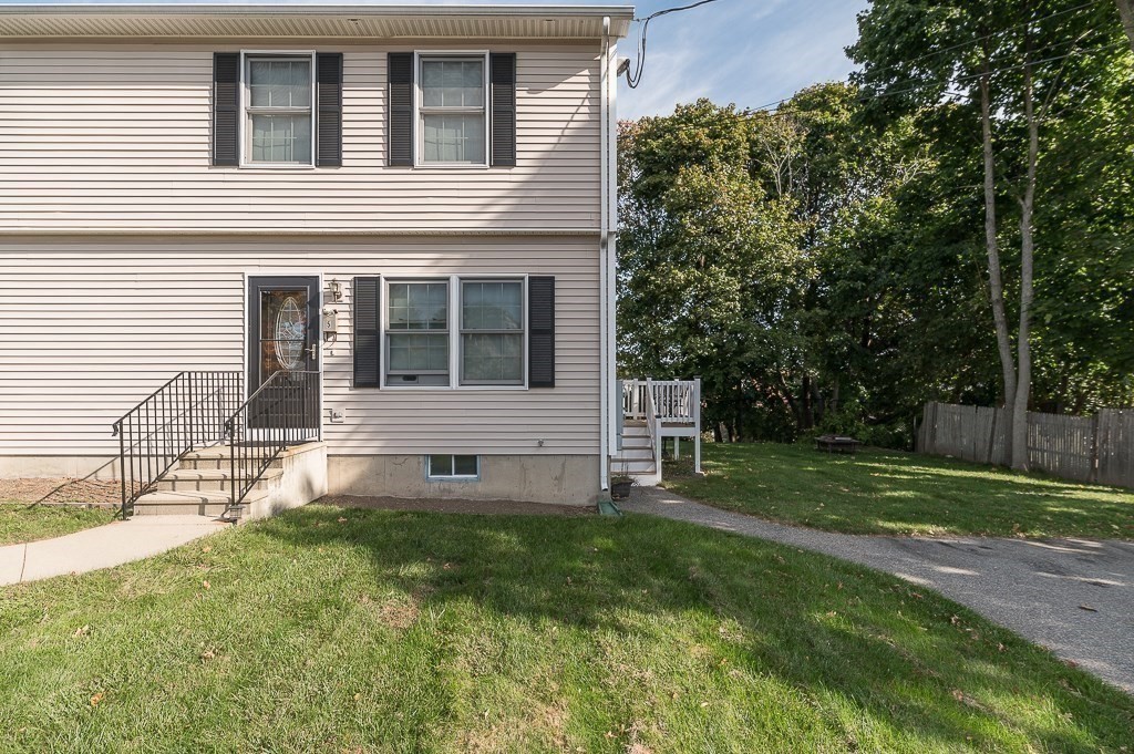5 Farragut Road, Unit 2 Ipswich, MA 01938 - Photo 3 of 17 Gallery Image 3