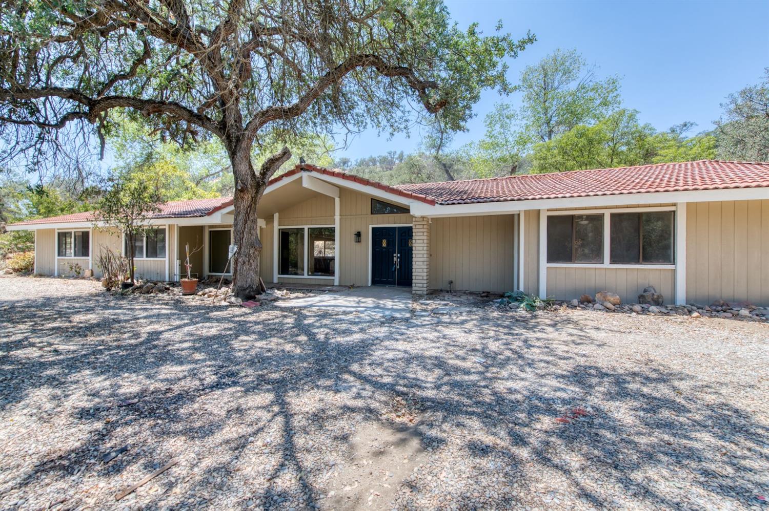 36170 Mistletoe Road Squaw Valley, CA 93675 - Photo 1 of 49 Gallery Image 1