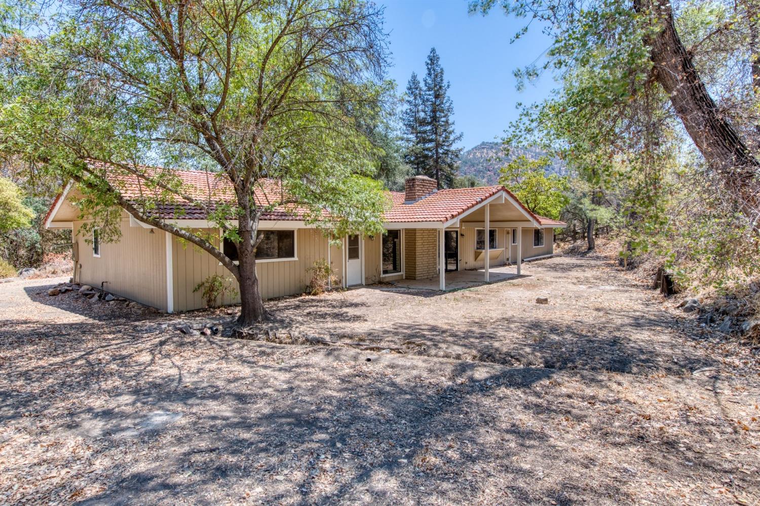 36170 Mistletoe Road Squaw Valley, CA 93675 - Photo 2 of 49 Gallery Image 2