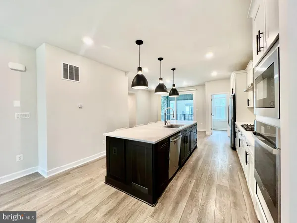 $3,800 | 2339 Water Promenade Avenue, Herndon, VA 20171