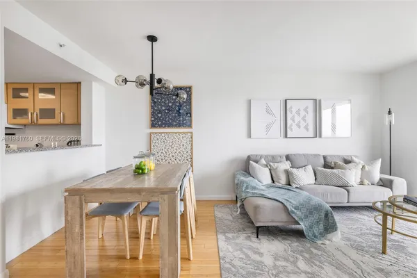 $2,900 | 2101 Brickell Avenue, Unit 1511, Miami, FL 33129