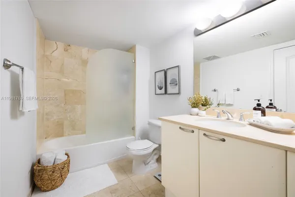 $2,900 | 2101 Brickell Avenue, Unit 1511, Miami, FL 33129