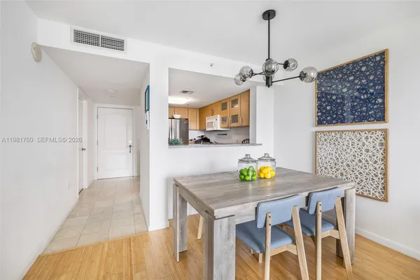 $2,900 | 2101 Brickell Avenue, Unit 1511, Miami, FL 33129