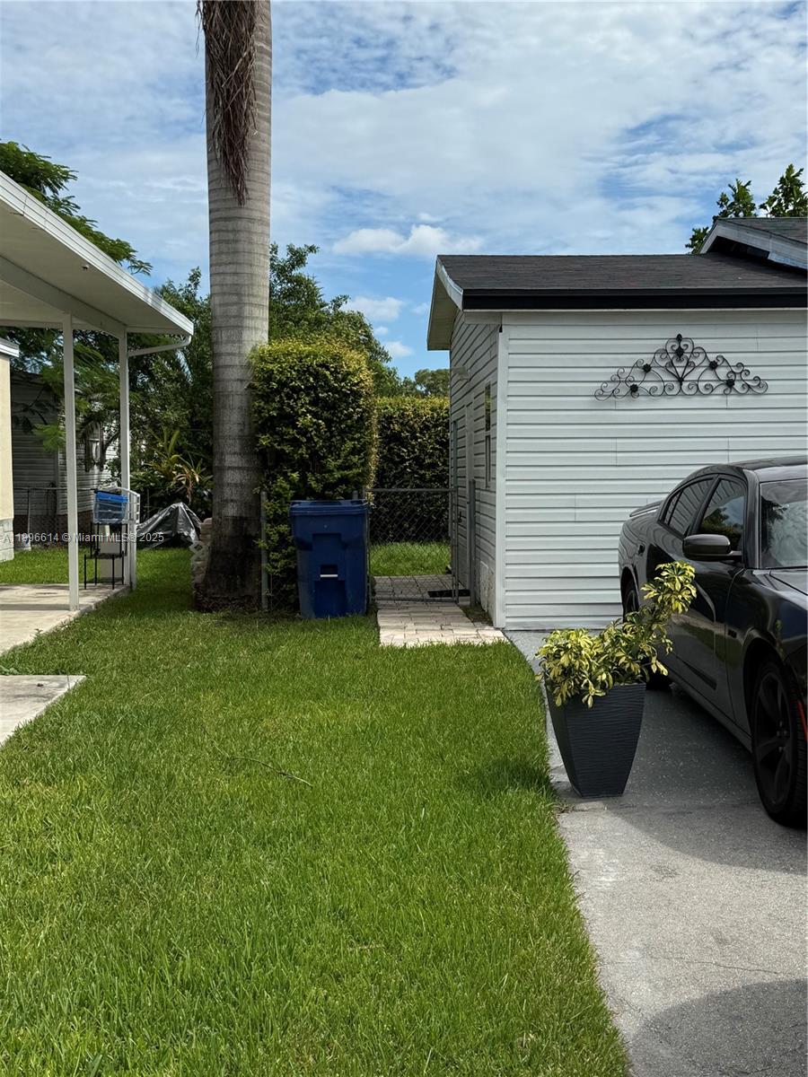 19800 Southwest 180th Avenue, Unit 154 Miami, FL 33187 - Photo 4 of 9 a view of a backyard with hardwood