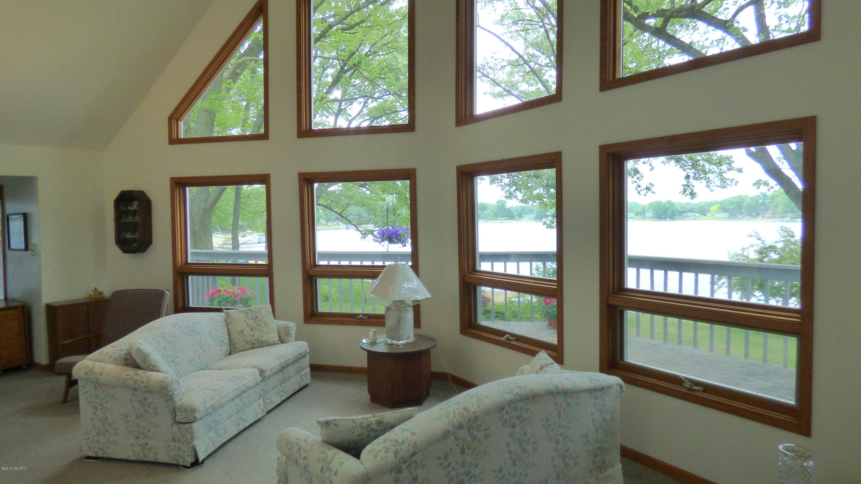 60293 Walnut Drive Decatur, MI 49045 - Photo 3 of 34 Living Room