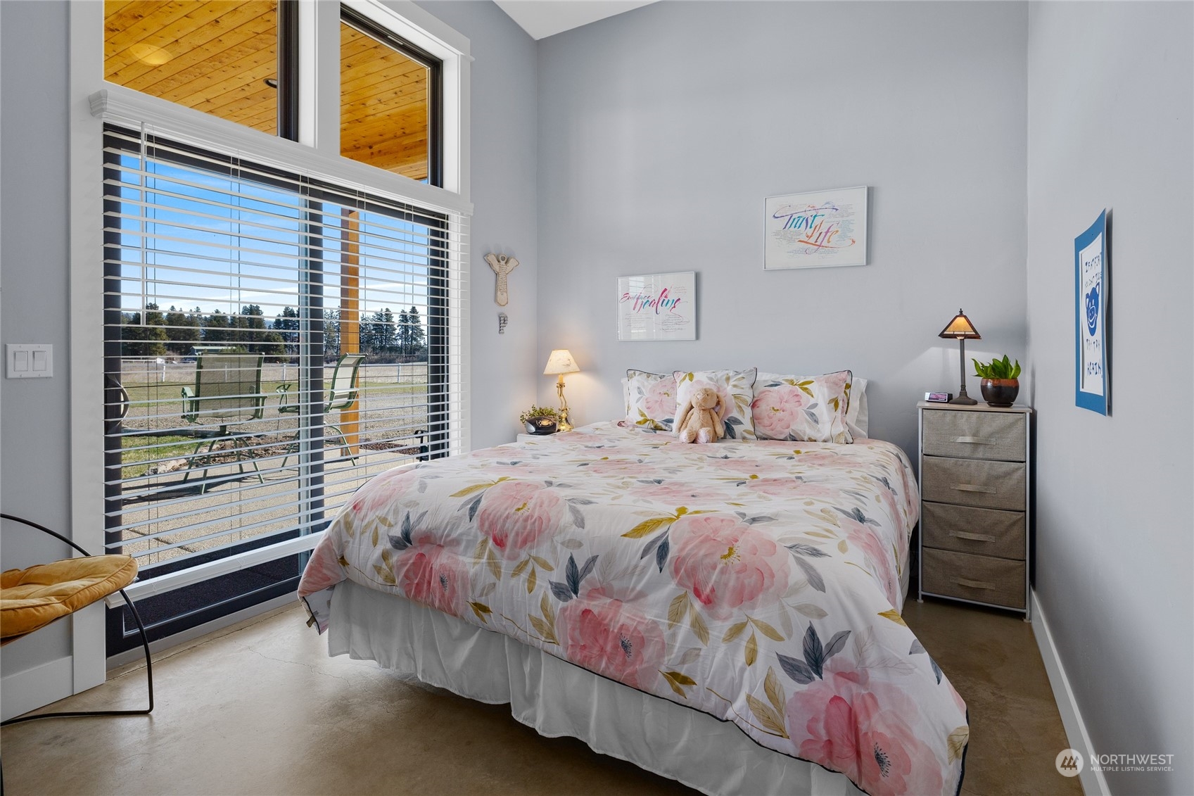 832 Pays Road Cle Elum, WA 98922 - Photo 17 of 25 a bedroom with a bed and a window