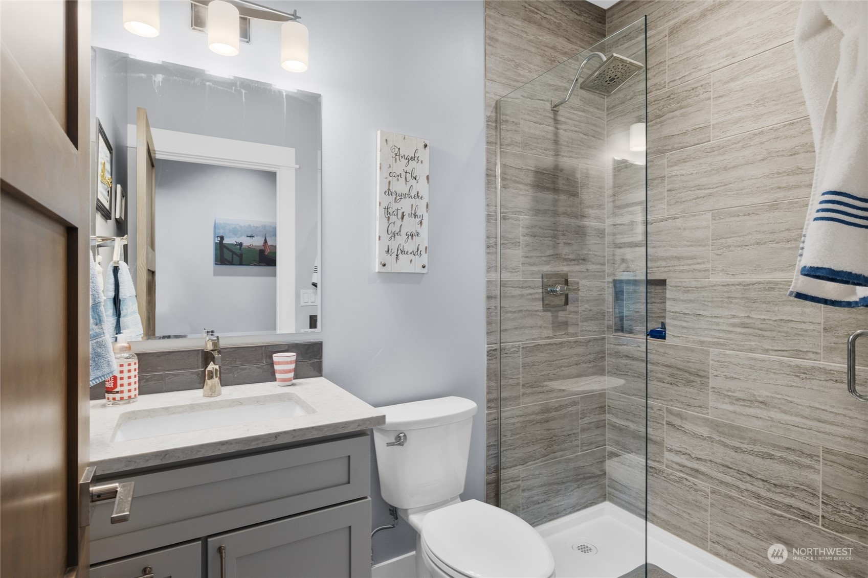 832 Pays Road Cle Elum, WA 98922 - Photo 18 of 25 a bathroom with a sink toilet and shower